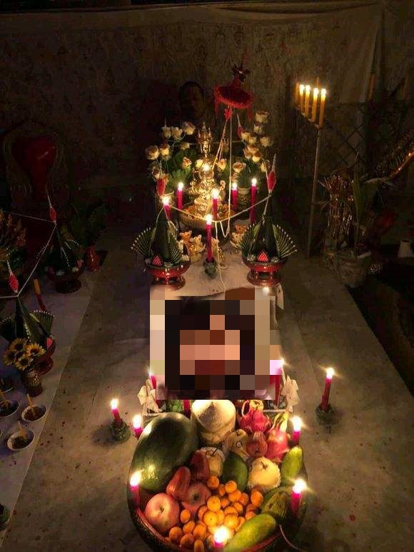 四面 佛 佛 牌 供奉